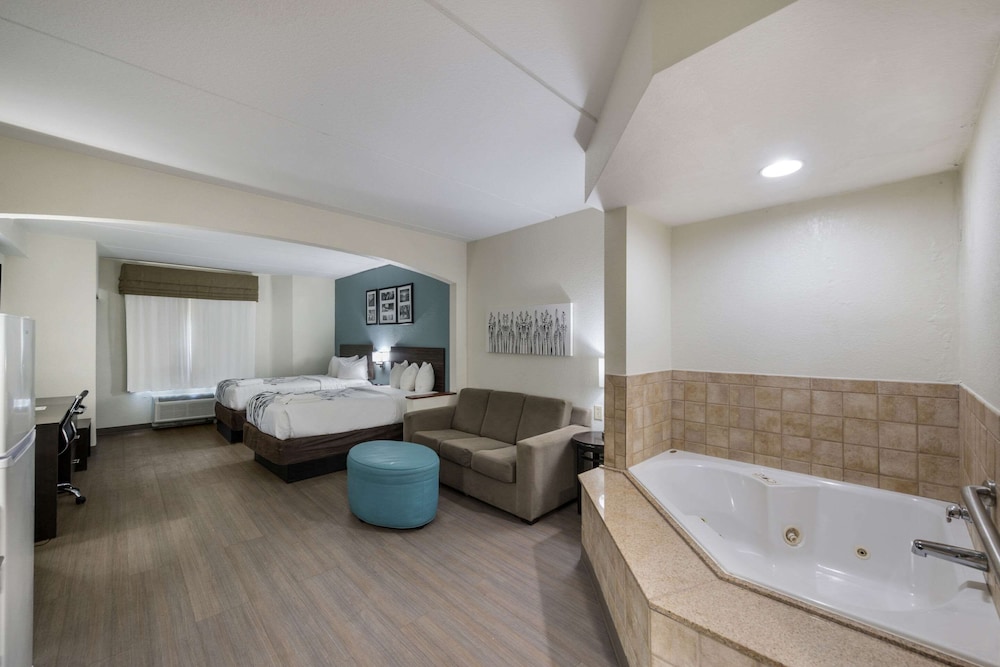 Suite, Multiple Beds, Non Smoking (Upgrade) - Photo 3