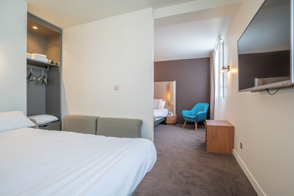 Standard Room, 1 Double Bed with Sofa bed - Photo 4