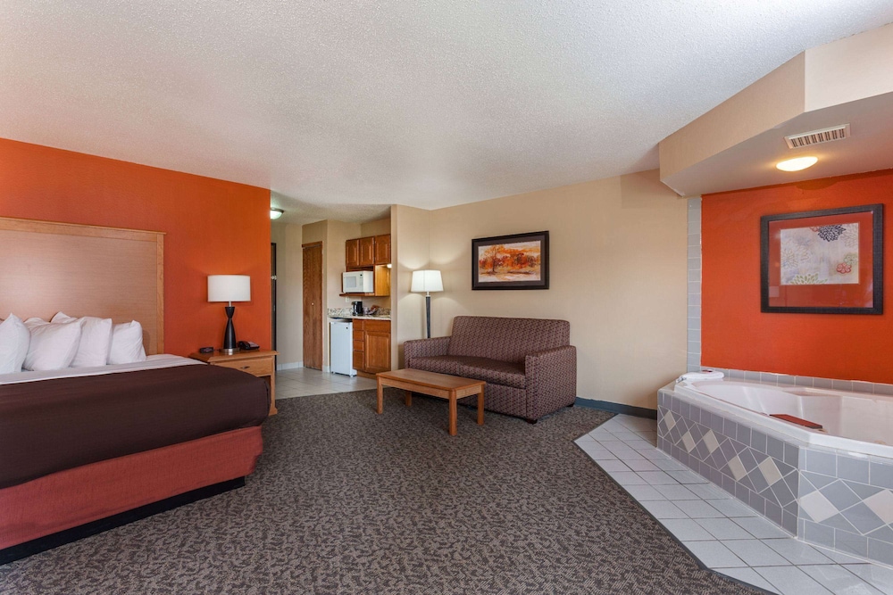 Suite, 1 King Bed, Accessible, Non Smoking