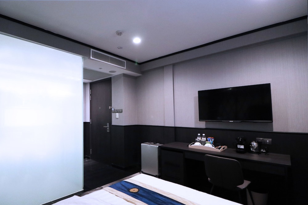 Deluxe Double Room, No Windows