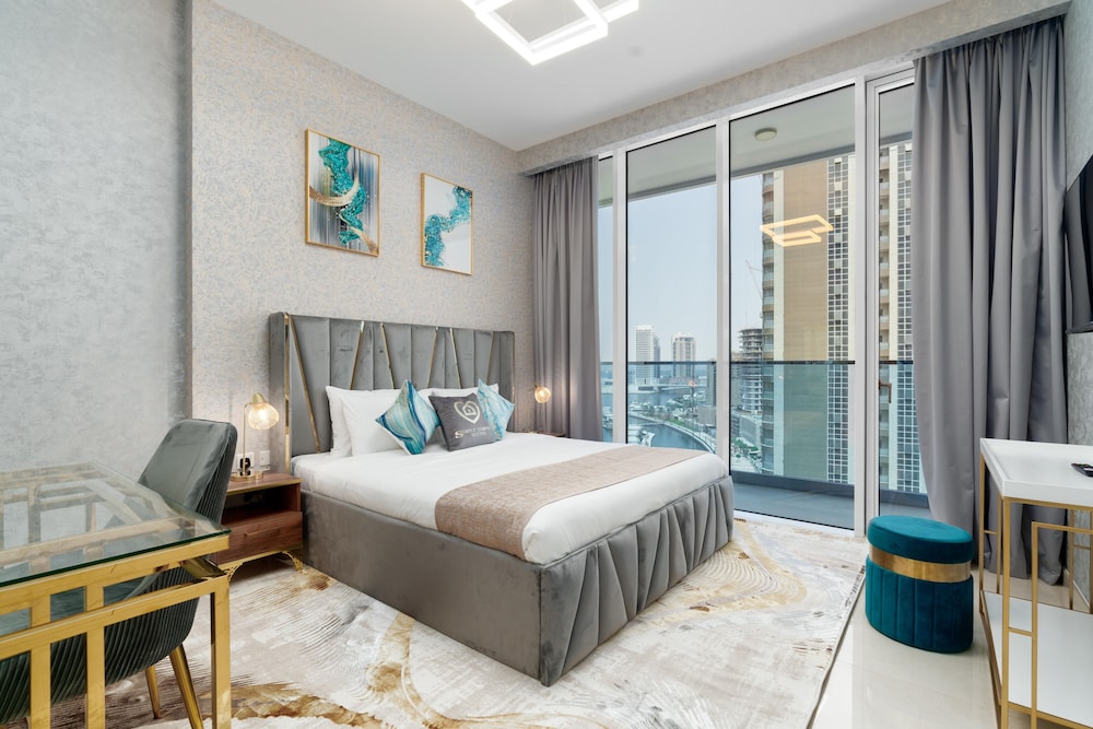 Premier Apartment, 1 Bedroom, Balcony, Partial Lake View photo 1