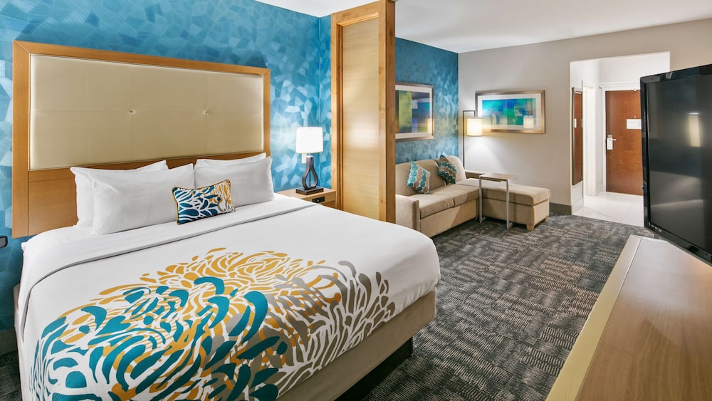 Suite, 1 King Bed, Non Smoking, Refrigerator & Microwave (with Sofabed) - Photo 1