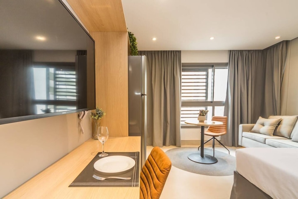 Deluxe Studio Suite - Photo 17