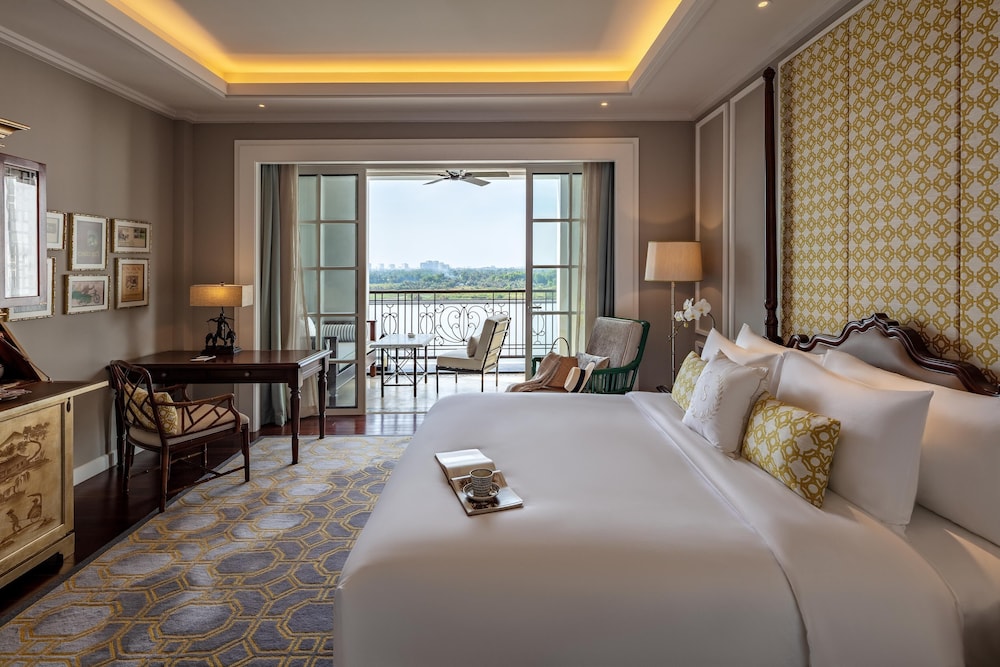 Deluxe room River front photo 2