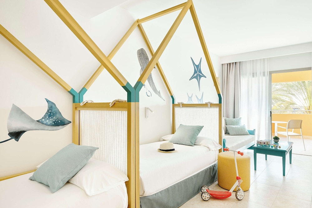 Premium Suite, Partial Sea View (Family) thumbnail 6