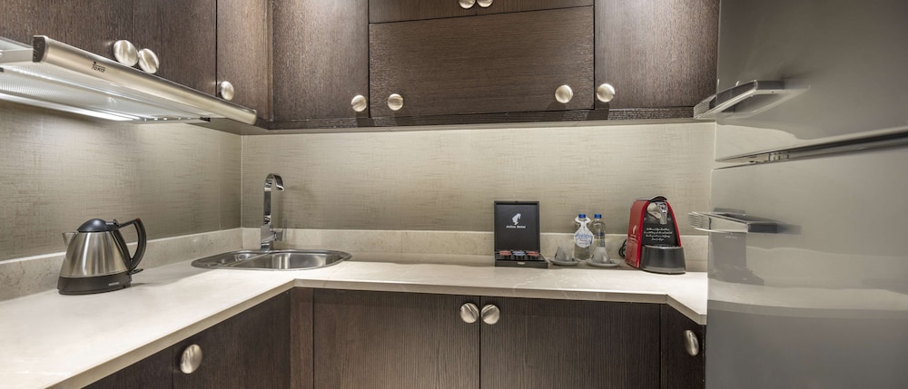 Presidential Suite, Club Lounge Access thumbnail 6