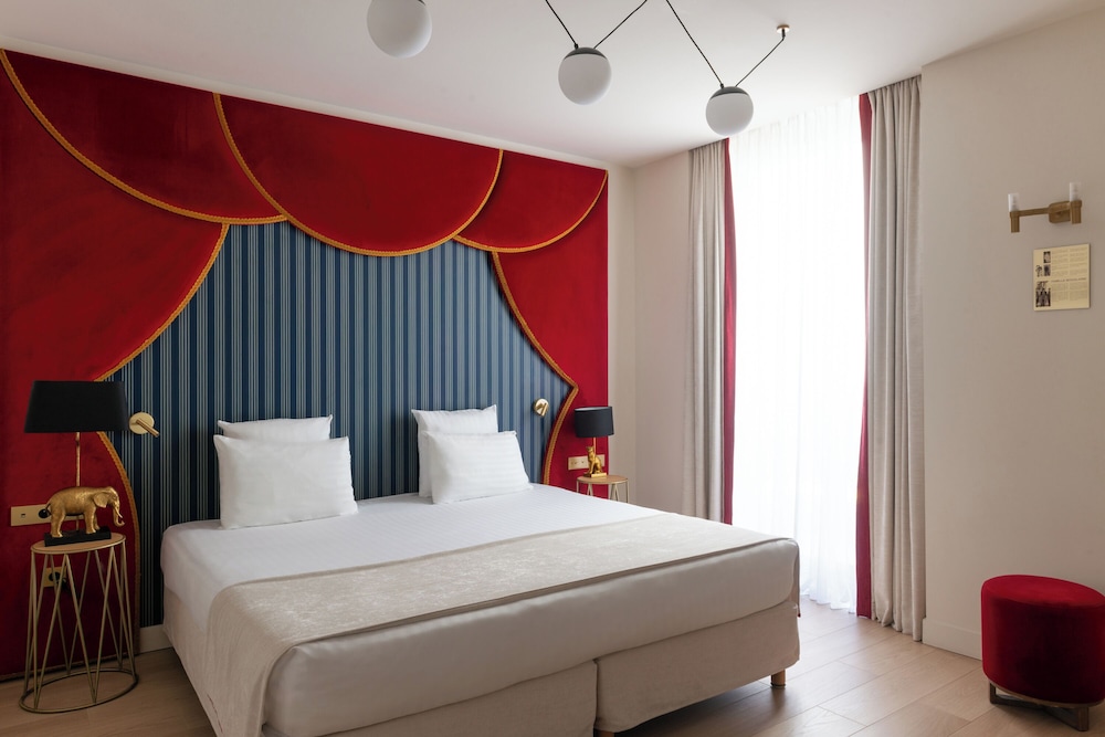 Superior Room, Mobility Accessible (Includes soft minibar & digital press)