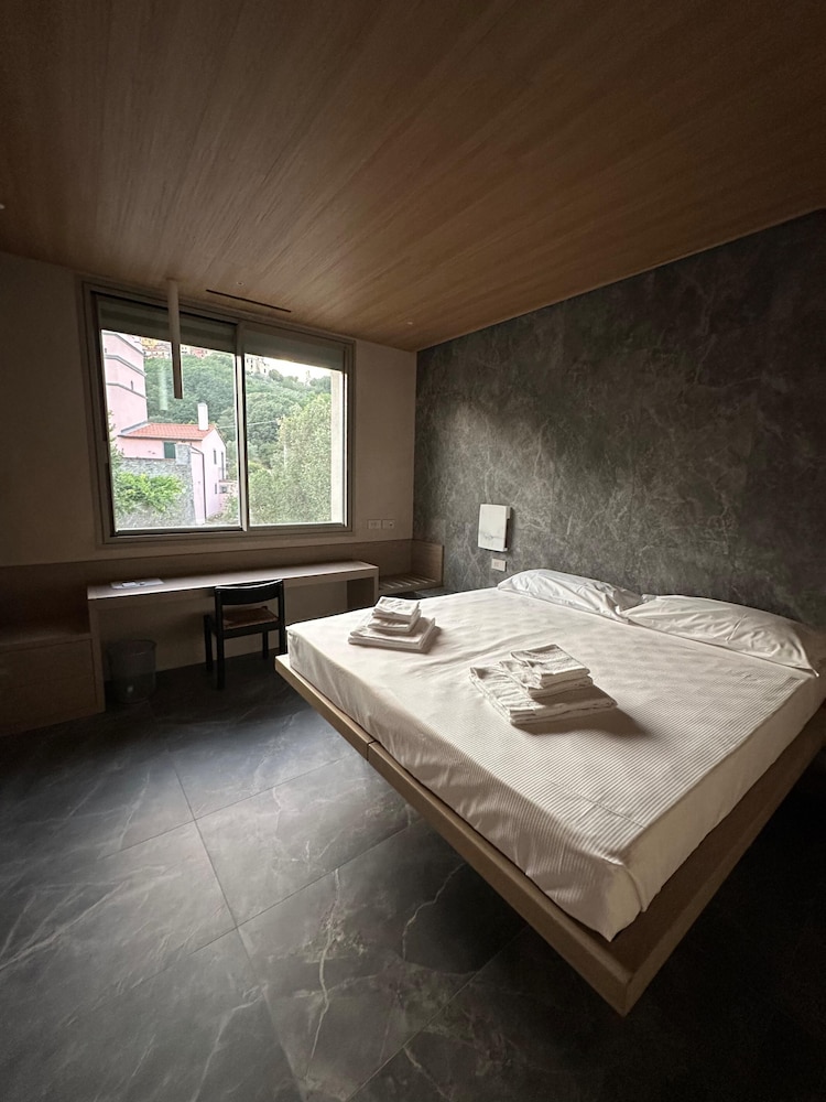 Standard Double or Twin Room, Non Smoking, Hill View