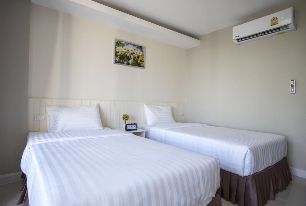 Standard Twin Room - Photo 8