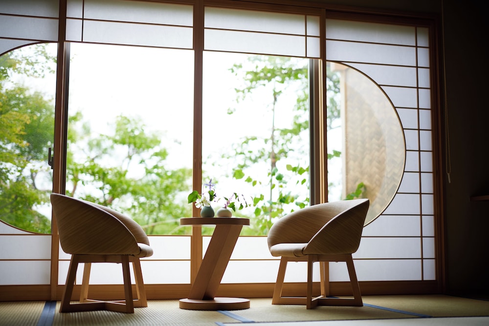 En Japanese Style Family Suite Room with Open-Air Golden Hot Springs photo 3