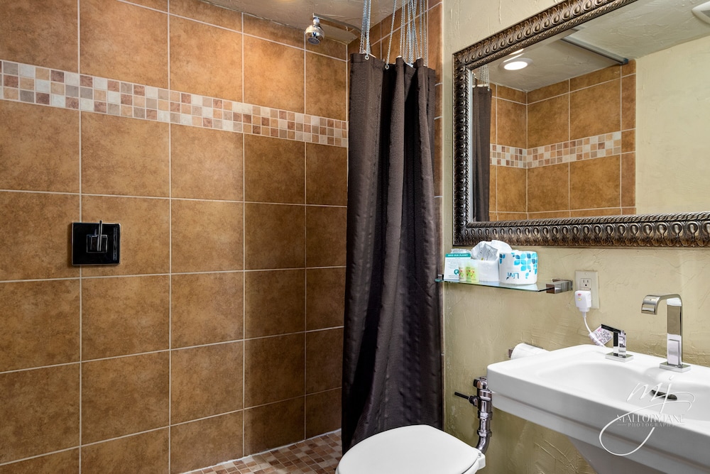 Historic King Suite photo 2