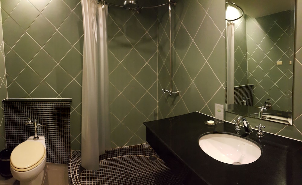 Superior Room, City View thumbnail 6