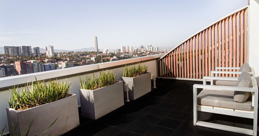 Premium Suite, 1 King Bed, Non Smoking, Terrace - Photo 3