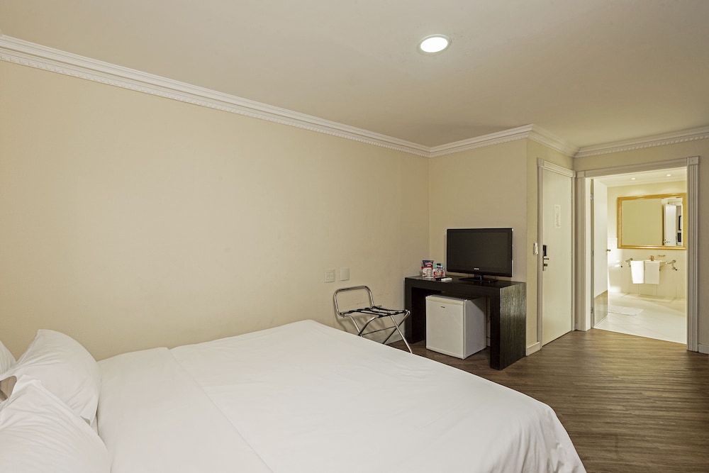 Deluxe Room, Mobility Accessible photo 1