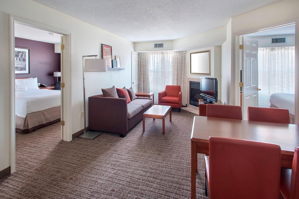 Suite, 2 Bedrooms, Fireplace