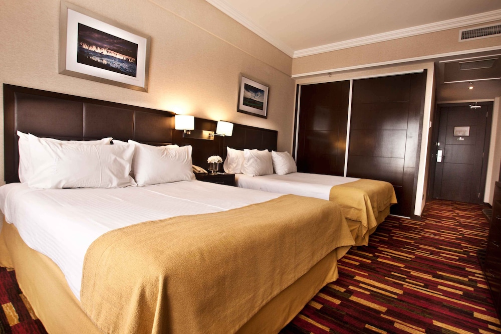 Standard Room, 2 Double Beds, Accessible Bathtub photo 2