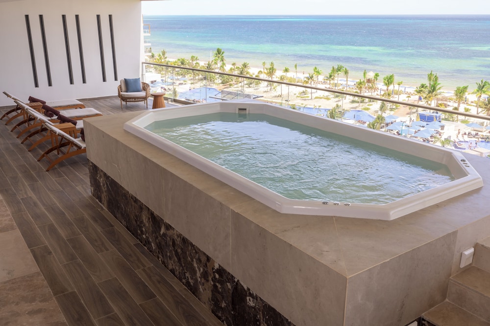 Luxury Chairman Two Bedroom Suite Ocean Front Diamond Club - Photo 20