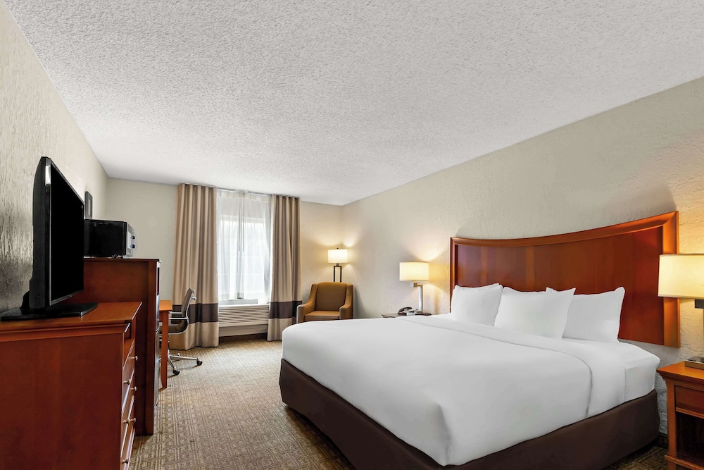 Business Room, 1 King Bed, Non Smoking photo 1