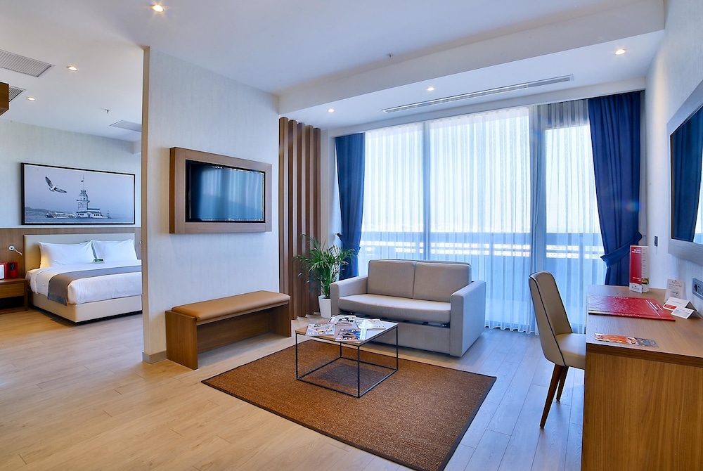 Suite, 1 King Bed, Terrace