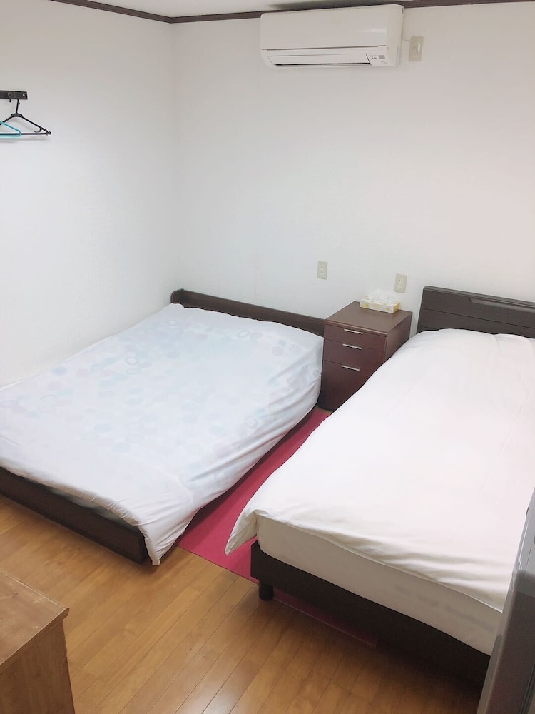 Basement 3 (Shared Bathroom) photo 2