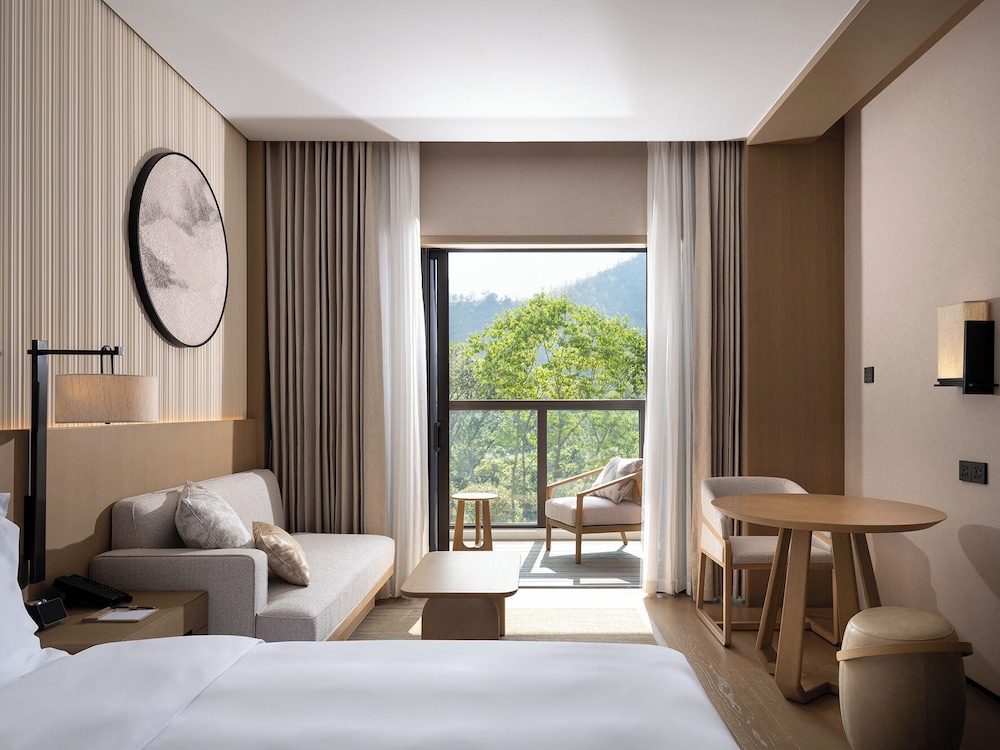Room, 1 King Bed, River View photo 2