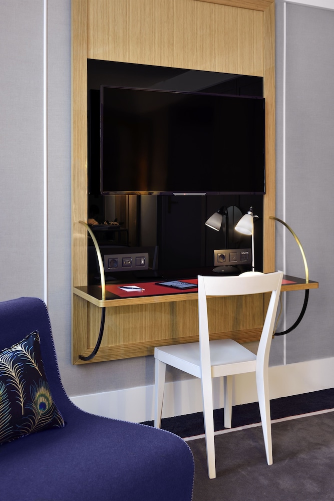 Deluxe Room, 1 Double or 2 Twin Beds thumbnail 5
