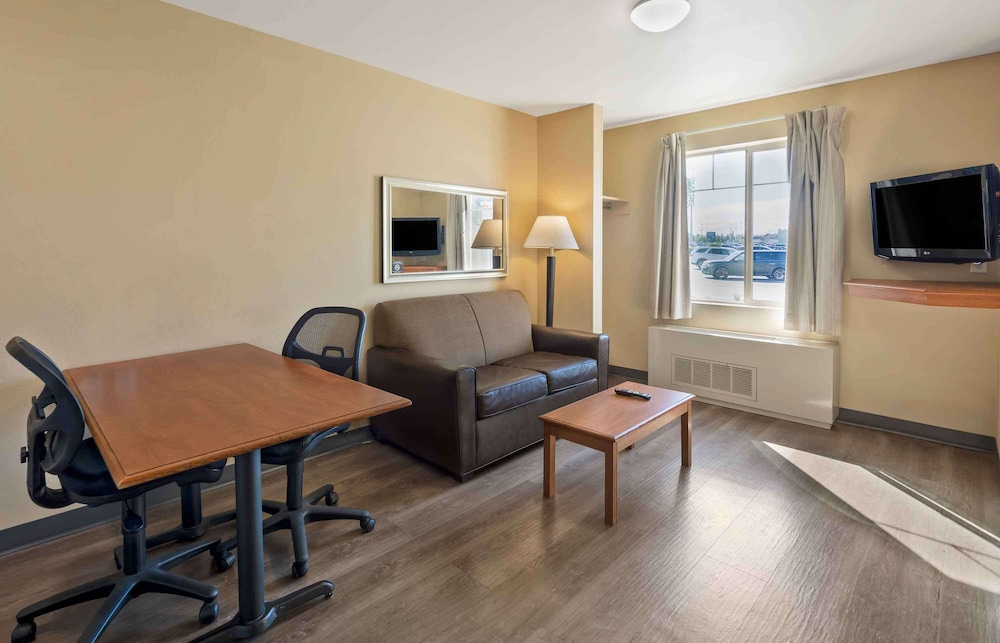 Suite, 1 King Bed With Sofa Bed, Non Smoking photo 3