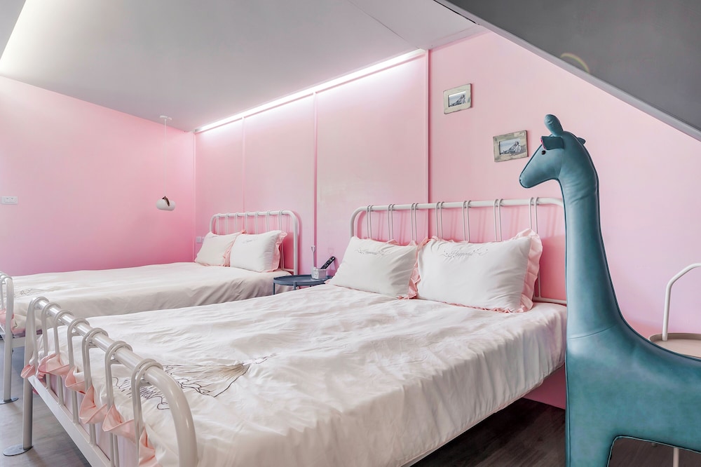 Quadruple room with bathtub photo 2