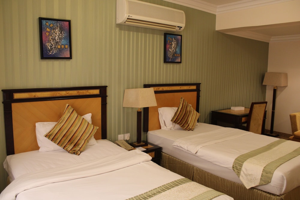 Deluxe Twin Room photo 2