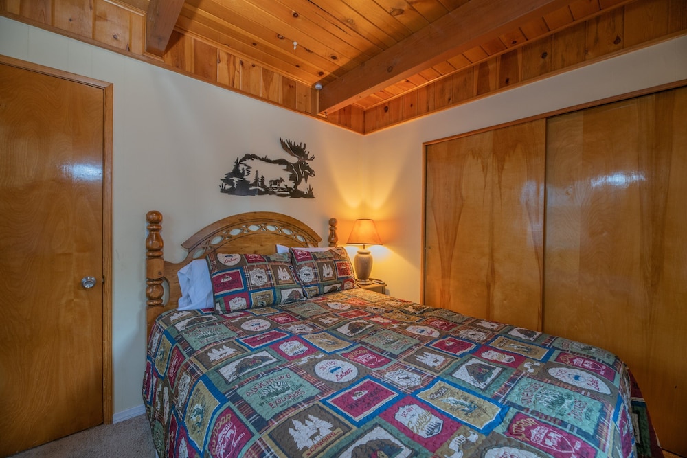 Cabin, Multiple Beds, Patio, Mountain View photo 3