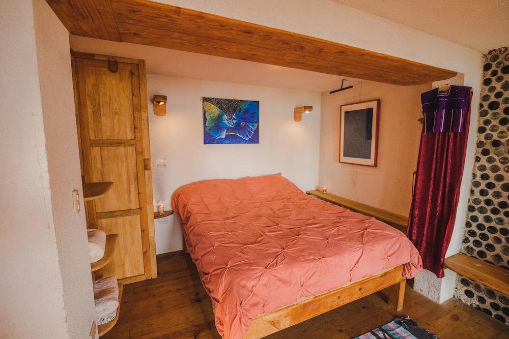 Romantic Studio Suite, 1 Queen Bed, Garden View, Lakeside photo 2