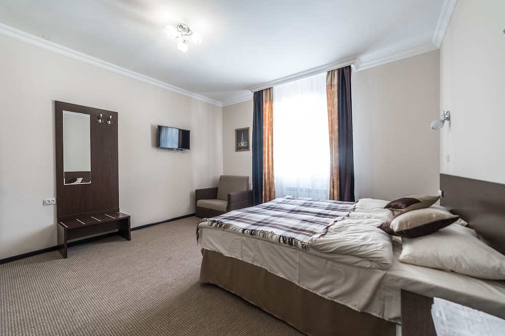 Standard Double Room (with one extra bed) photo 3