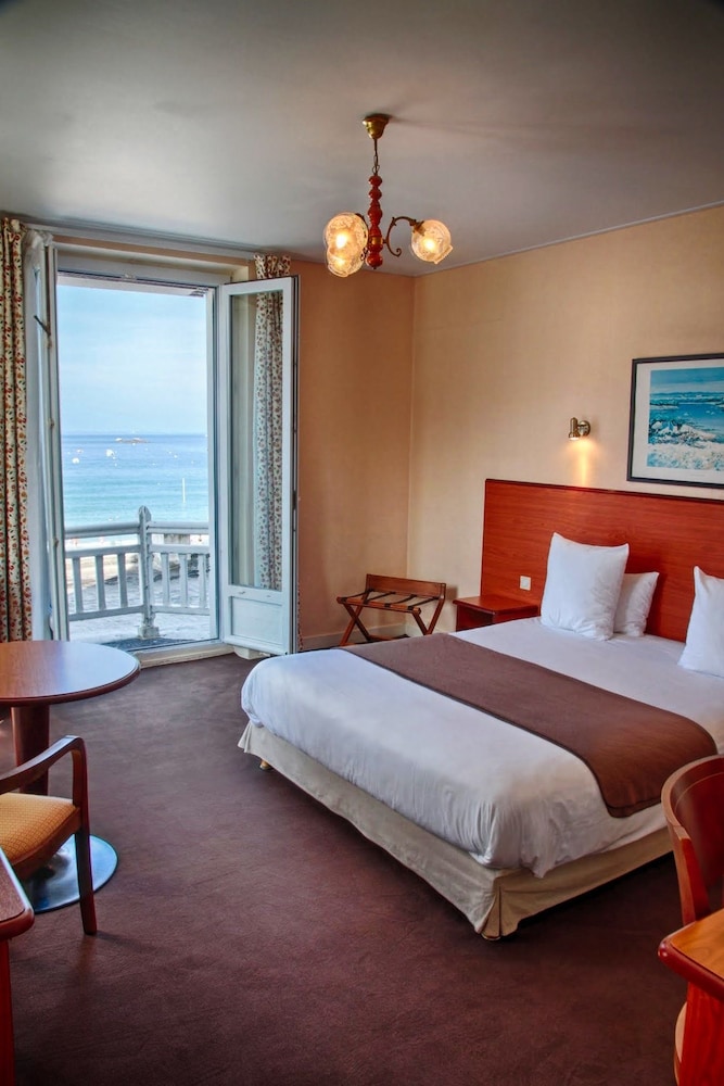 Double Room, Beach View photo 3
