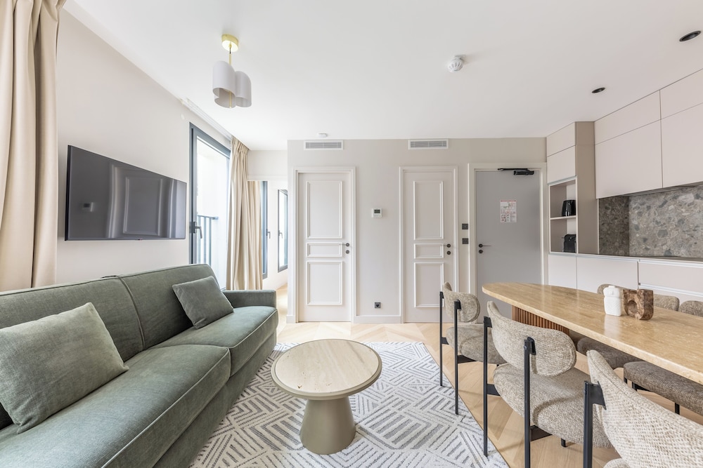 Signature Apartment photo 1