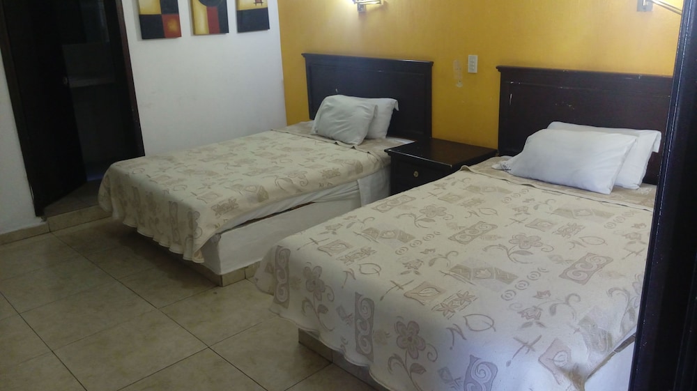 Standard Room, 2 Double Beds photo 1