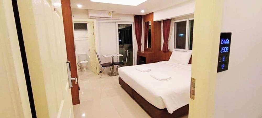 Deluxe Connecting Room With 3 Beds photo 3
