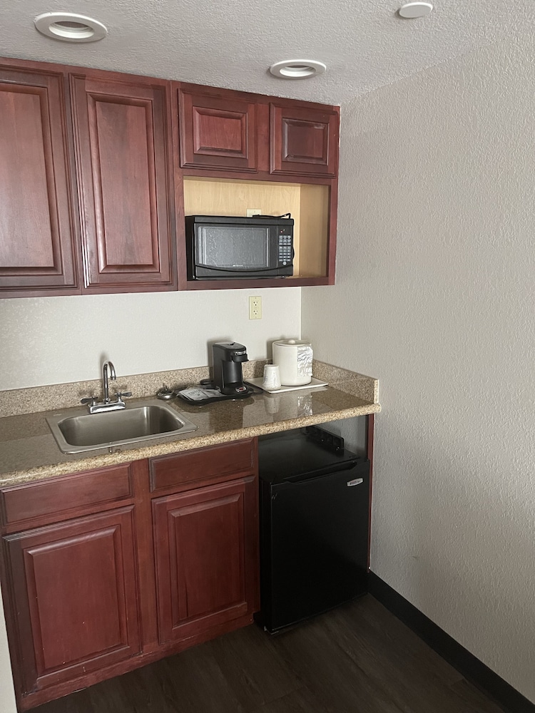 Studio Suite, 1 Queen Bed, Accessible, Non Smoking (Mobility) photo 2
