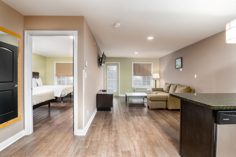 Superior Room, 2 Queen Beds (2 Queen Suite) photo 1