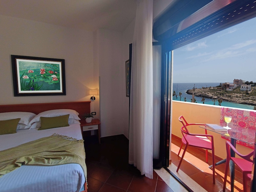 Superior Room, 1 Queen Bed, Balcony, Sea View (Converts to 2 Twin Beds)