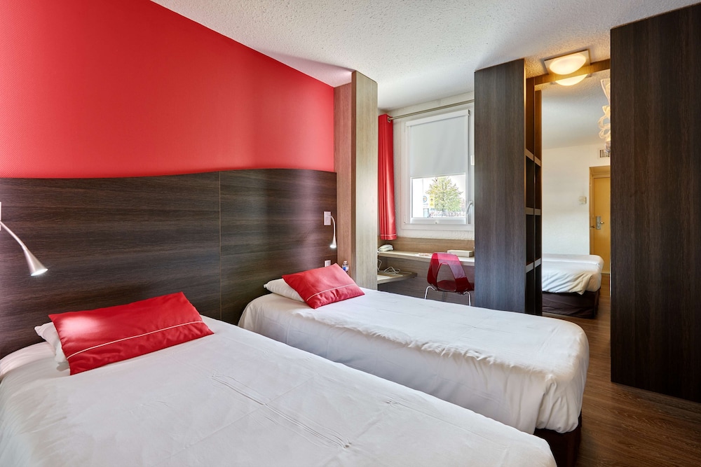 Standard Room, 2 Twin Beds - Photo 1