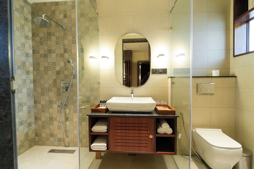 Junior Family Suite with Abode Executive Lounge Access - Photo 3