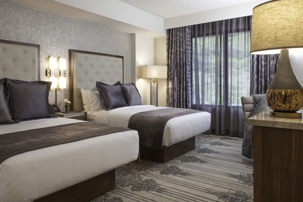 Deluxe Room, 2 Queen Beds, Accessible, Balcony - Photo 2