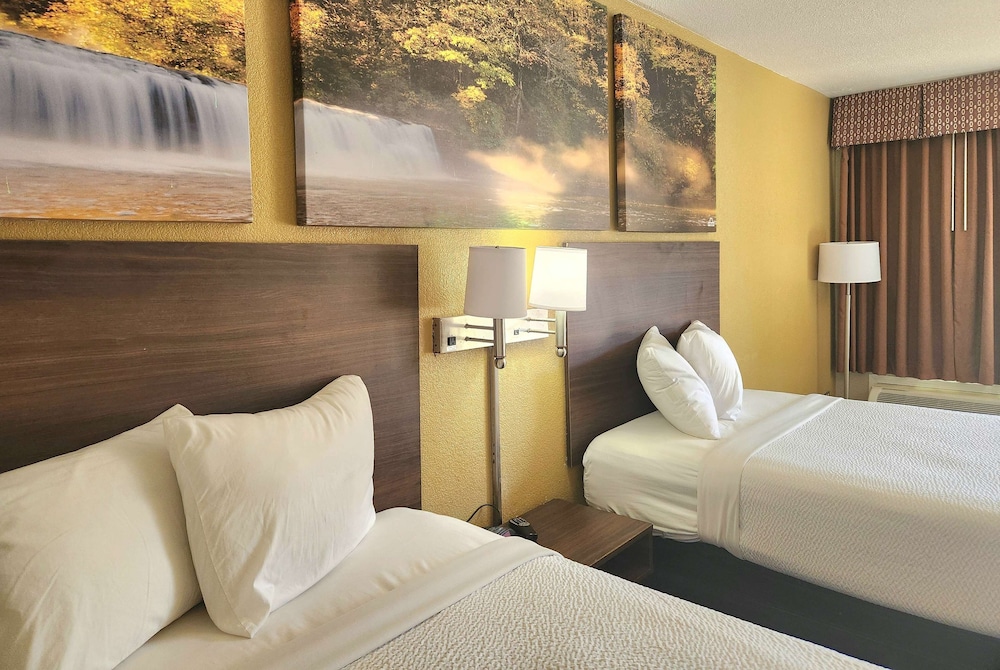 Standard Room, 2 Double Beds, Smoking - Photo 6