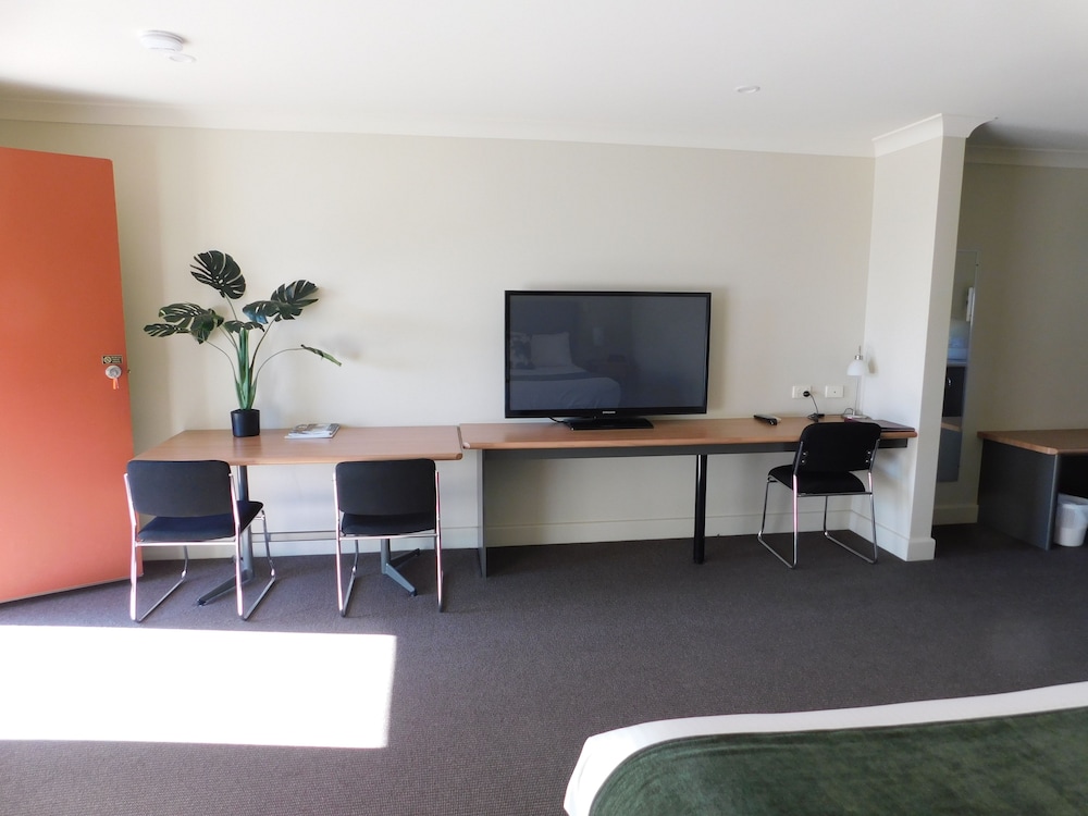 Deluxe south side Queen suite photo 3