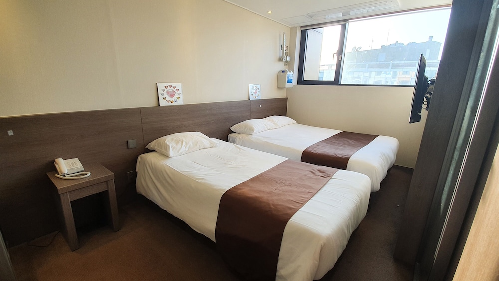 Family Twin Room, Multiple Beds, Mountain View