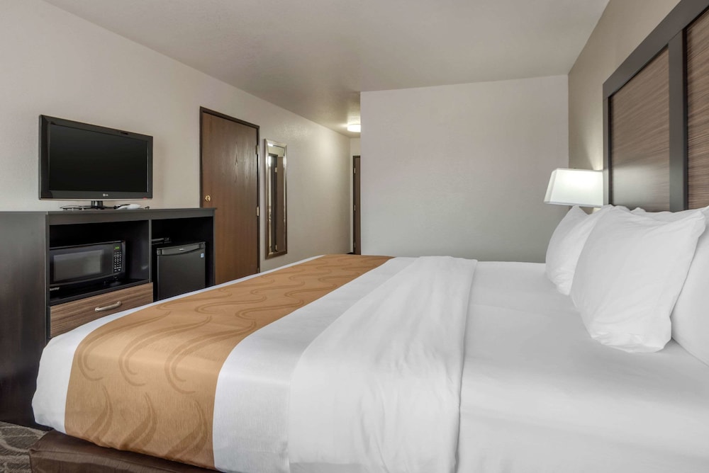 Room, 1 King Bed with Sofa bed, Non Smoking, Mountain View (Upgrade) photo 3