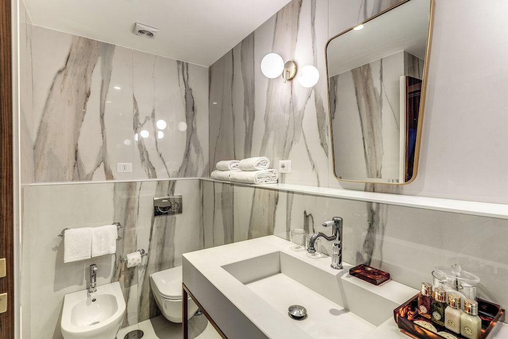 Superior Suite, 1 King Bed With Sofa Bed thumbnail 5