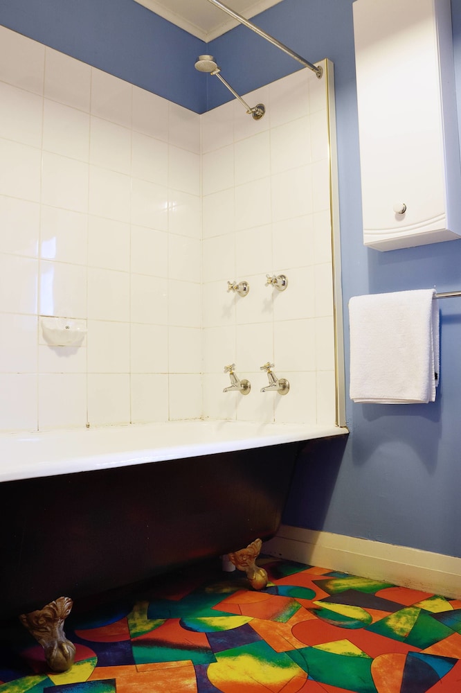 Three Bedroom Spa Apartment (Overnight) - Non Smoking photo 3