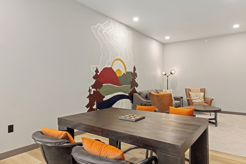 Suite, 2 Bedrooms, Mobility Accessible (Communications) - Photo 9