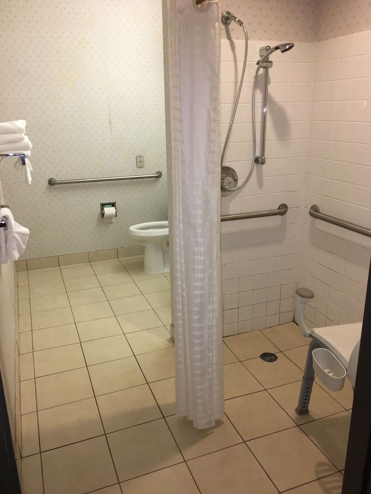 Room, Accessible photo 1